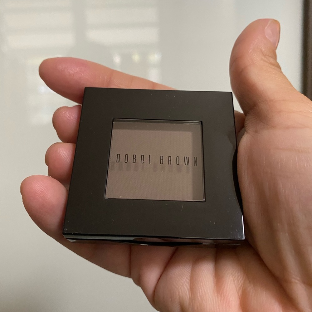 Bobby Brown Eyeshadow Shade Saddle (ash brown) - Picture 5 of 7